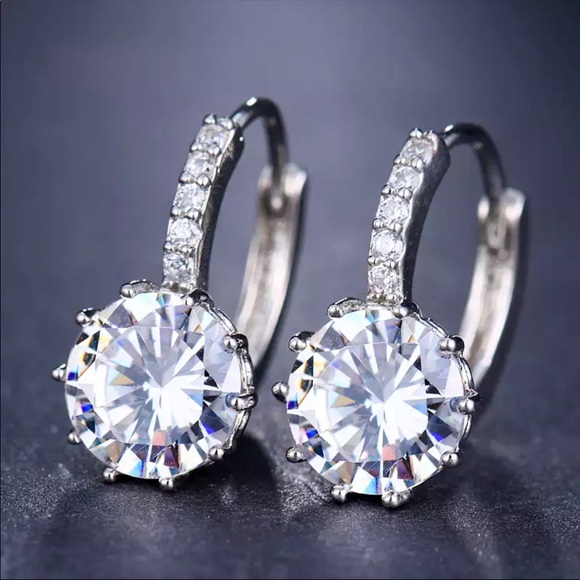 Jewelry - New Women’s 925 Silver Beautiful Round Cut Diamond Earrings